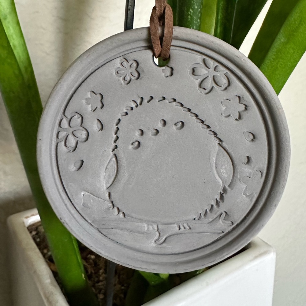 Round Ceramic Bird Wall Hanging in Matte Gray